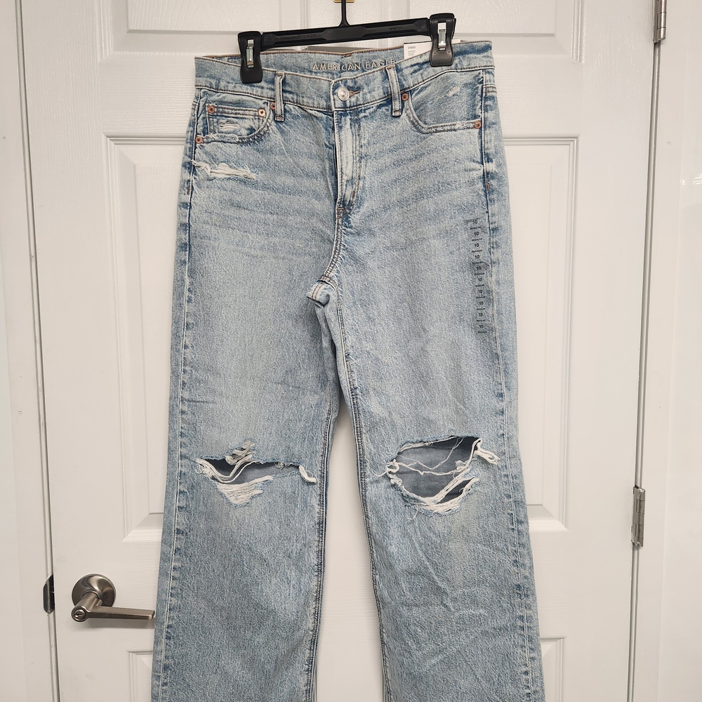 NWT American Eagle AE Stovepipe Strigid Light Wash Distressed Straight-Leg Jeans